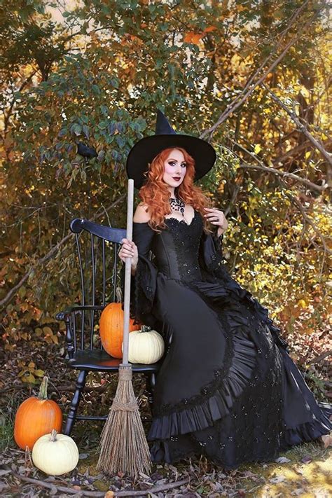 Demonstrate a witch dress